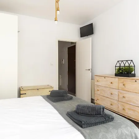 Apartment Camilo Alonso Vega *